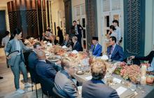 Momen Akrab Jokowi dengan Pendiri Bloomberg, Semringah di Acara Makan Malam New Economy Forum Singapura
