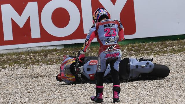 Foto: Momen Jack Miller Selip Ban dan Terjatuh Hingga Menyeret Joan Mir