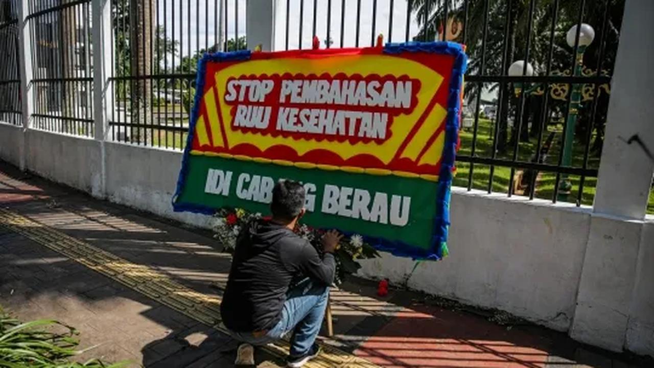 Sekedar informasi jika, DPR RI telah menjadwalkan Rapat Paripurna (Rapur) Masa Persidangan V Tahun Sidang 2022-2023 hari ini. Dengan agenda pembicaraan tingkat II atau pengambilan keputusan terhadap RUU Kesehatan.