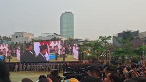 Sertijab Kapolri, Jenderal Sigit Serahkan Panji Polri Kepada Jenderal Suyudi