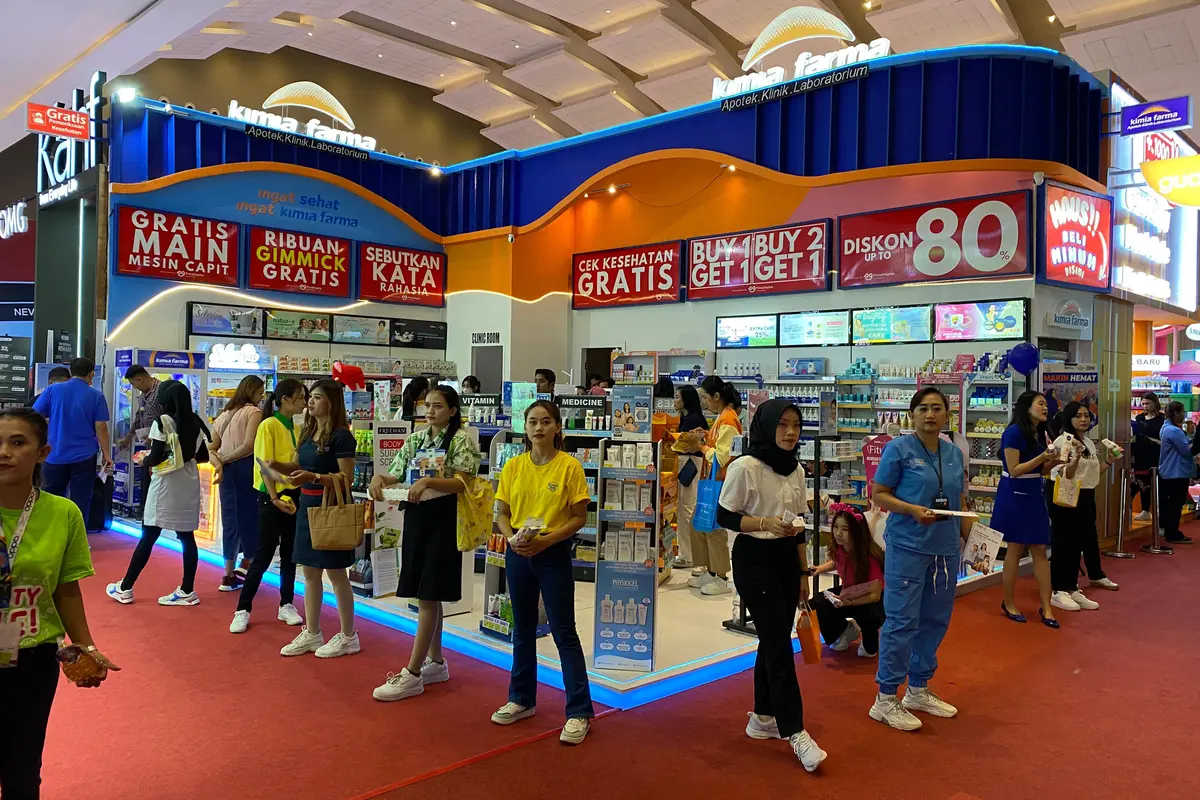 PT Kimia Farma Tbk (KAEF) yang bergerak di segmen ritel healthcare, menghadirkan sejumlah promo menarik dan penawaran spesial bagi para pengunjung Pekan Raya Jakarta (PRJ) 2024. (Liputan6.com/ ist)
