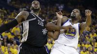 LaMarcus Aldridge saat melawan Golden State Warriors pada laga Final NBA wilayah Barat, Selasa (16/5/2017) (AP Photo/Marcio Jose Sanchez)  