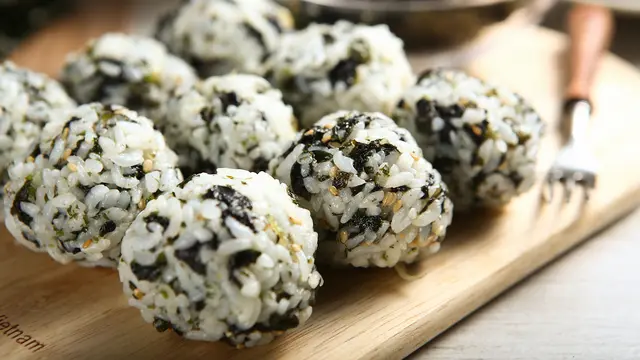 Resep Nasi Kepal Tuna Rumput Laut