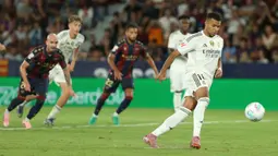 Mbappe sukses mencetak dua gol pada menit ke-64 melalui tendangan penalti dan menit ke-66 setelah menerima umpan terobos dari Arda Güler. (AP Photo//Alberto Saiz)