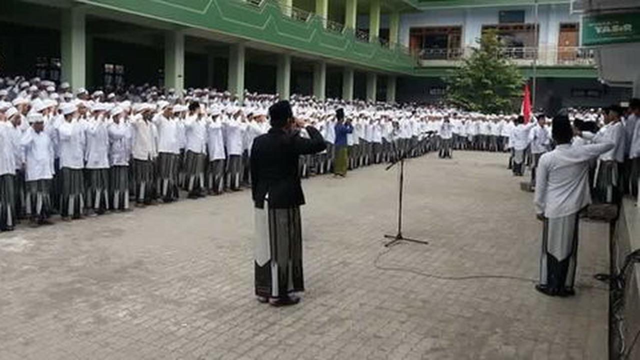 Upacara ala pondok pesantren di Kediri, 6 ribu santri memakai sarung