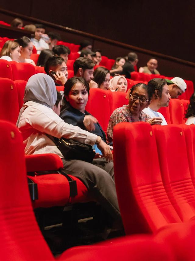 Deretan Artis Hadir di Gala Premiere Esok Tanpa Ibu, Film Terbaru Dian Sastro