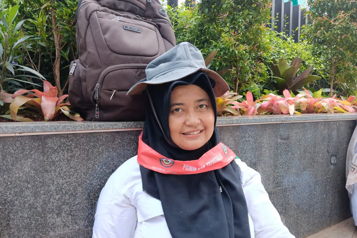 Amelia guru honorer demo di Monas