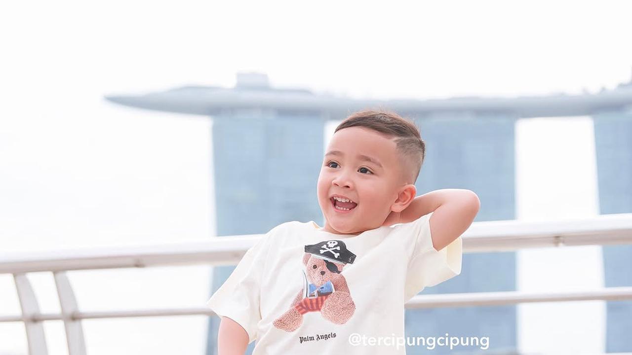 5 Potret Terbaru Rayyanza dengan Gaya Anak Skena, Senggol Dong!