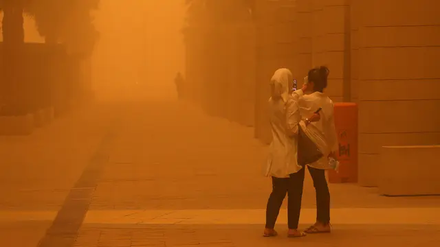 Kabut Oranye Serbu Kuwait karena Badai Pasir