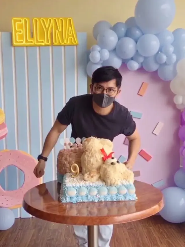 Akur Meski Cerai, Ini 7 Kebersamaan Nicky Tirta dan Liza Elly Rayakan Ultah Anak