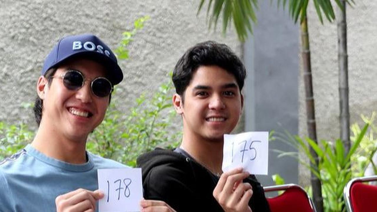 Momen Kompak Al Ghazali dan El Rumi saat Nyoblos Bareng, Potret Ganteng Kakak dan Adik ini Bikin Salfok
