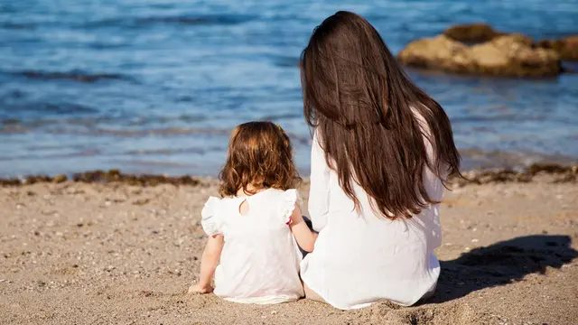 Perempuan Ini Ceritakan Bagaimana Keluarganya Hancur ketika Sang Ibu Mengaku Lesbian