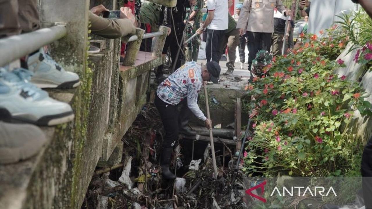 Libatkan 2.400 ASN, Gotong Royong Pemkab Bangli Sasar Saluran Air dan Danau Batur untuk Cegah Banjir