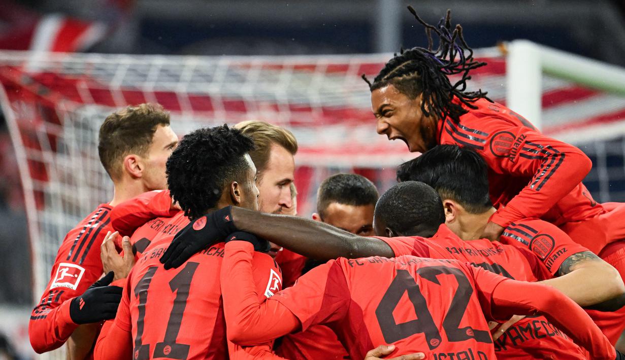 Kemenangan itu memperkuat posisi Bayern Munchen di puncak klasemen sementara. Mereka dominan dengan 29 poin. Memimpin delapan poin atas pesaing terdekatnya, RB Leipzig yang baru bermain 10 kali. (AFP/Lukan Barth-Tuttas)