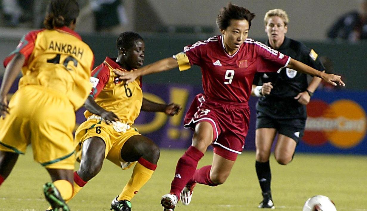 Sun Wen adalah legenda sepakbola China. Sun Wen meraih Golden Ball dan Golden Boot Piala Dunia Wanita 1999. Ia juga dianugerahi gelar Pesepakbola Wanita Terbaik Abad Ini oleh FIFA. (AFP/Hector Mata)