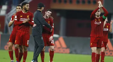 Para pemain Liverpool merayakan kemenangan setelah melawan Monterrey pada pertandingan Piala Dunia Antarklub 2019 di Stadion Internasional Khalifa di Doha, Qatar (18/12/2019). Liverpool menang 2-1 atas Monterrey dan melaju ke final. (AP Photo/Hussein Sayed)