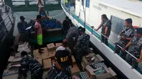 Upaya penyelundupan sembako dari Singapura digagalkan di perairan Kepulauan Riau. (Liputan6.com/Ajang Nurdin)