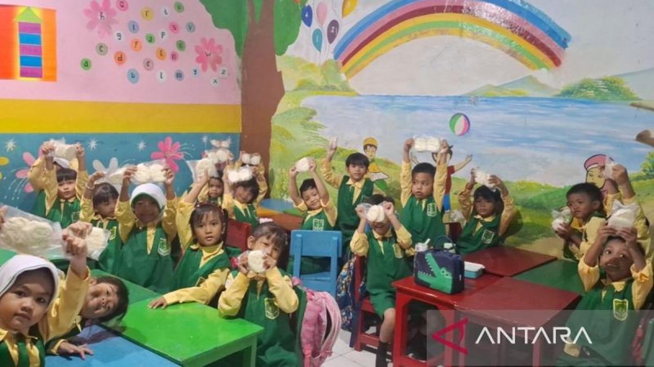 Tahukah Anda Ikan Cegah Stunting? 1.200 Paket Makanan Ikan Dibagikan dalam Kampanye Gemarikan Jakarta Utara