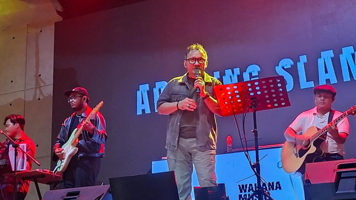 Adi Bing Slamet Rilis Karya Baru di Wahana Music Night, Tegaskan Tak Ada Pensiun untuk Seniman
