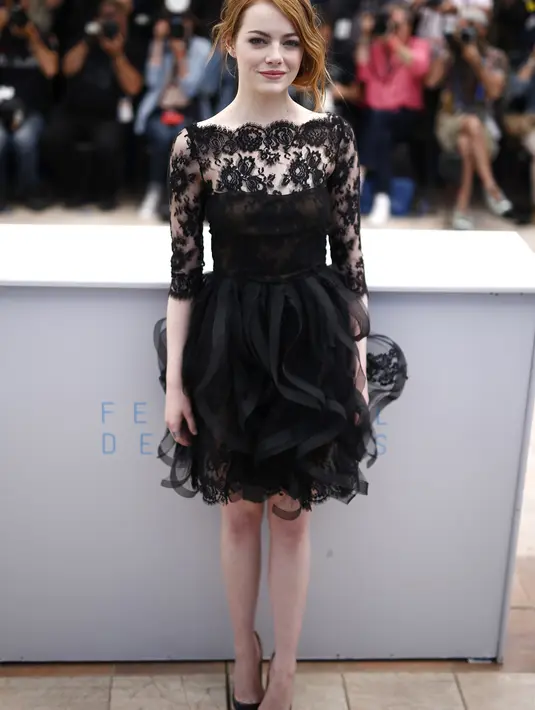 Emma Stone sengaja tidak memberi komentar mengenai kabar tidak menyenangkan tersebut lantaran ingin menghindari media. Wanita cantik ini tak nyaman kehidupan pribadinya menjadi konsumsi publik. (Bintang/EPA)