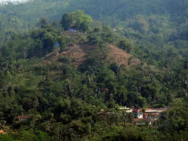 Situs megalitikum Gunung Padang dilihat dari bukit batu di Kampung Cimanggu, Cianjur, Jawa Barat, (20/9/2014). (Liputan6.com/Helmi Fithriansyah)