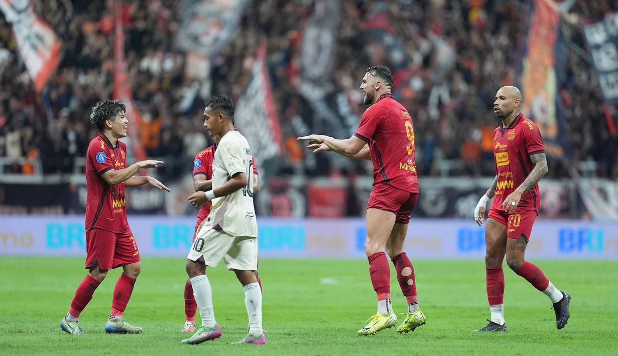 Pemain Persija Jakarta, Marko Simic merayakan gol bersama rekan-rekannya pada laga lanjutan BRI Liga 1 2024/2025 melawan Persita Tangerang di Jakarta International Stadium (JIS), Jakarta Utara, Minggu (19/01/2025). (Dok. Persija)