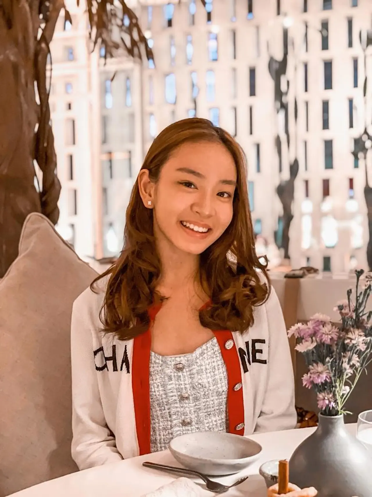 Phoebe Paris Rilis Lagu Romantis "Wanna Just Be With You" yang Terinspirasi Cinta Jarak Jauh