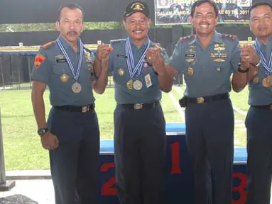 Tim Menembak Kobangdikal Raih Juara Umum