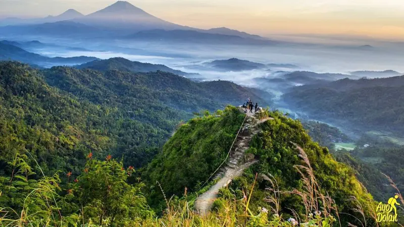 Gunung Kukusan di Magelang