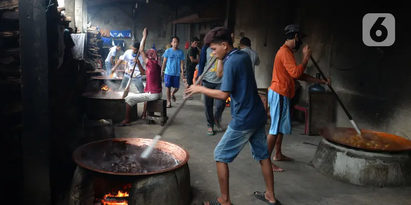 FOTO: Kesibukan Produksi Dodol Betawi Jelang Lebaran