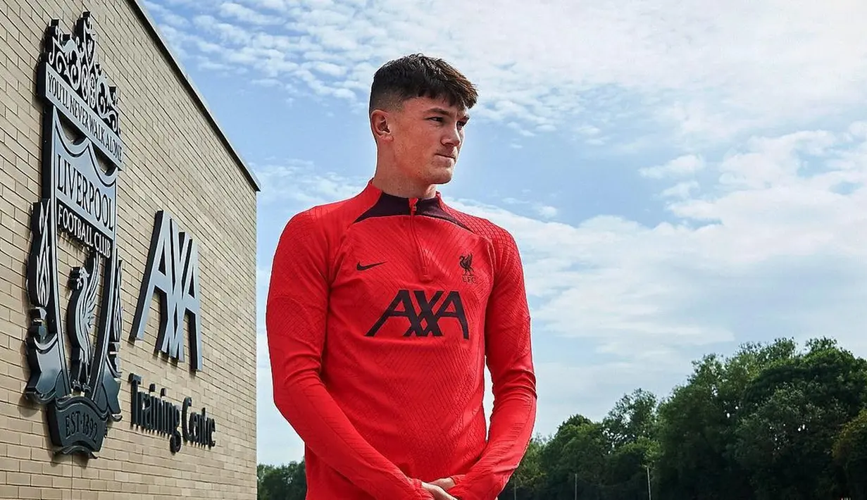 <p>Calvin Ramsay didatangkan dari klub Liga Skotlandia, Aberdeen, dengan biaya empat juta pounds (sekitar Rp72,5 miliar). Liverpool langsung menaruh kepercayaan tinggi terhadap Ramsay yang masih berusia 18 tahun. (FOTO: instagram.com/calvin_ramsay)</p>
