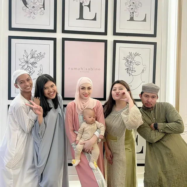Diungkap Umi Pipik Sudah Mualaf, Ini 6 Potret Perjalanan Hijrah Celine Evangelista