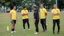 Pelatih Timnas Indonesia U-22 saat sesi latihan jelang laga melawan Myanmar pada laga terakhir Grup C SEA Games 2025. (Bola.com/Bagaskara Lazuardi)