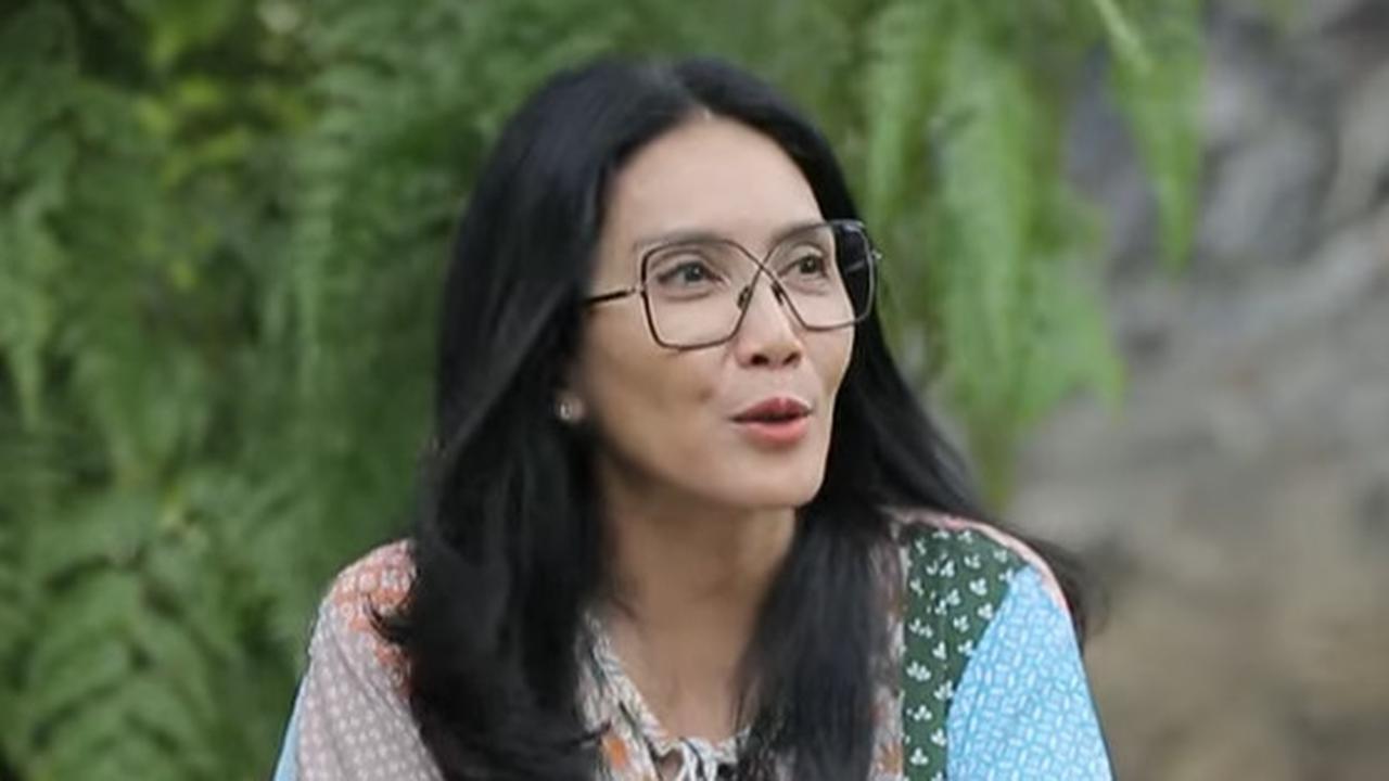 Rieke 'Oneng' Menangis Bahagia Sengketa Tanah Mendiang Mat Solar Akhirnya Cair 'Bang Juri Senyum di Sono Ye
