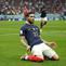 Pemain Prancis,&nbsp;Theo Hernandez melakukan selebrasi setelah mencetak gol ke gawang Maroko saat laga semifinal Piala Dunia 2022 yang berlangsung di Al Bayt Stadium, Qatar, Rabu (14/12/2022) waktu setempat. (AP Photo/Christophe Ena)