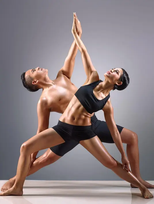 Dalam potret ini, rambut Andien tampak ditata dengan sleek look, tak diberi tambahan aksesori apapun. Mengesankan, tanpa memberi kesan berlebihan. Mana potret tak biasa dari Andien ini yang jadi favoritmu, Sahabat FIMELA? Foto: Instagram.