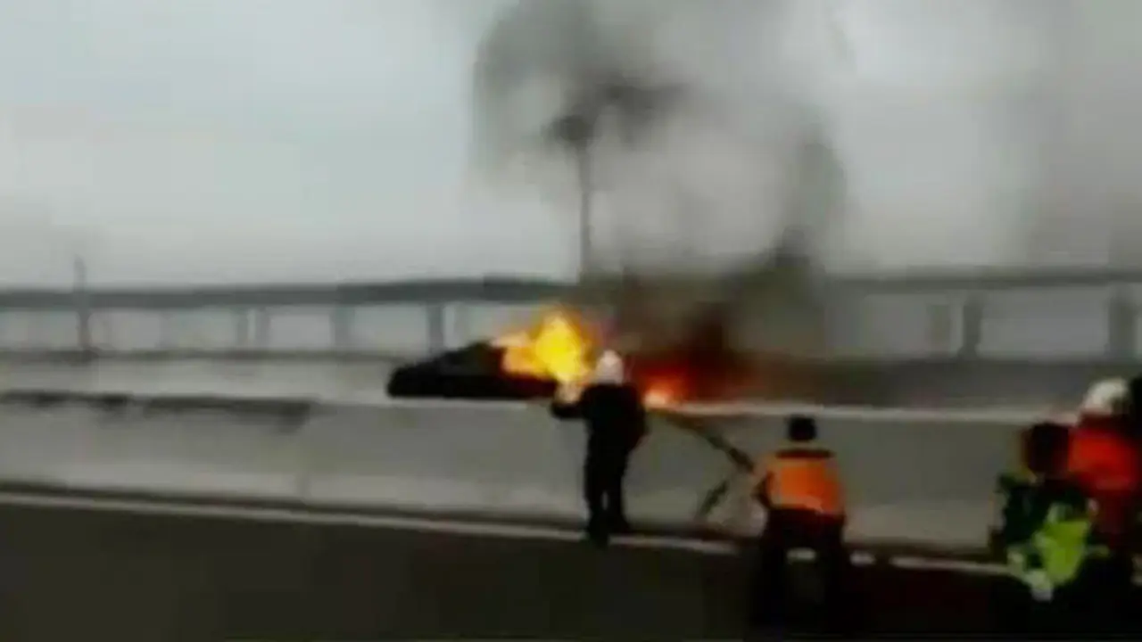 Sedan Terbakar