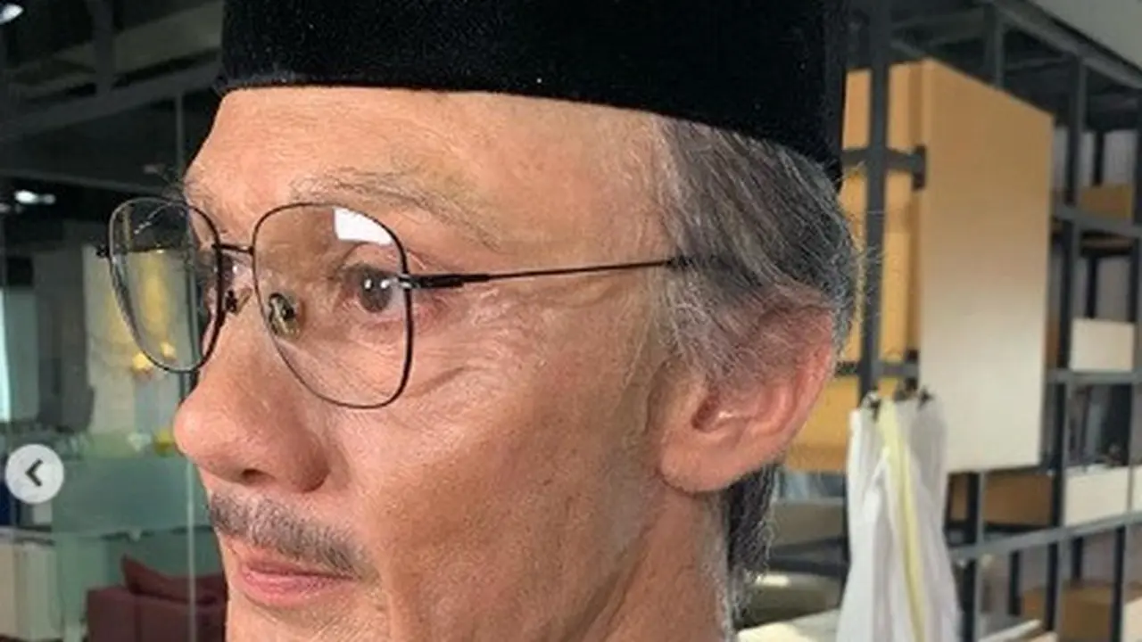 transformasi Reza Rahadian jadi B.J. Habibie