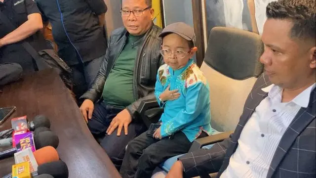 Makin Memanas, Ini 6 Momen Shelvie Hana Histeris saat Datangi Jumpa Pers Daus Mini