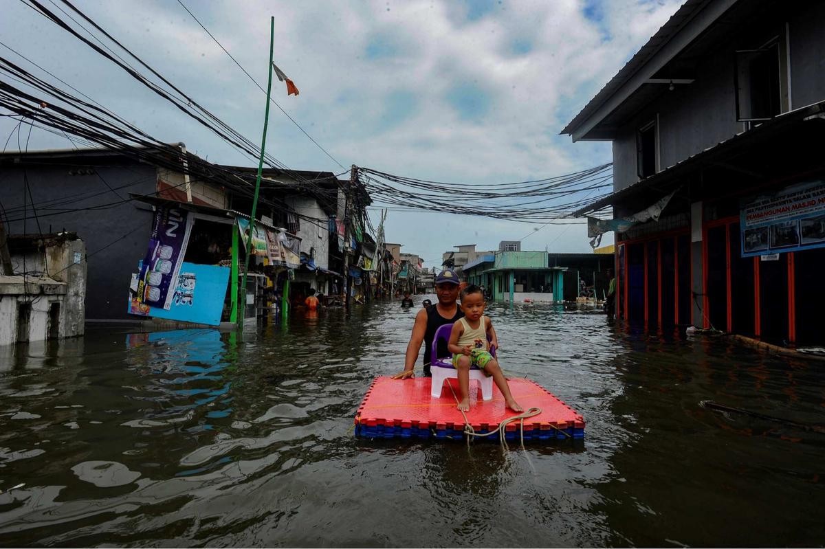 Banjir rob di Muara Angke