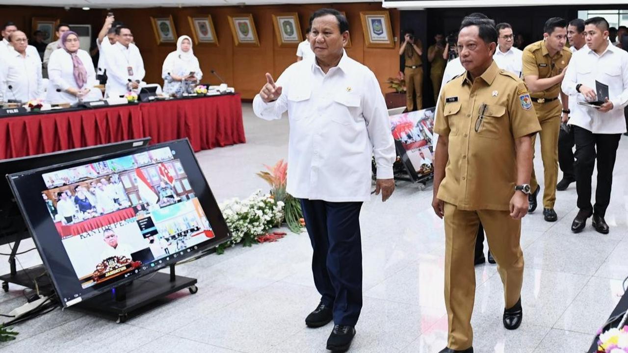 Jelang Nataru, Prabowo Minta Menteri Antisipasi Mobilitas Warga dan Bencana Alam