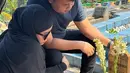 <p>Di slide berikutnya, Assyifa memperlihatkan foto saat berziarah ke makam Zoltan. Kepergian sang buah hati bagaikan pukulan keras bagi Syifa dan suami. (Foto: Instagram/ syifaasyifaaa)</p>