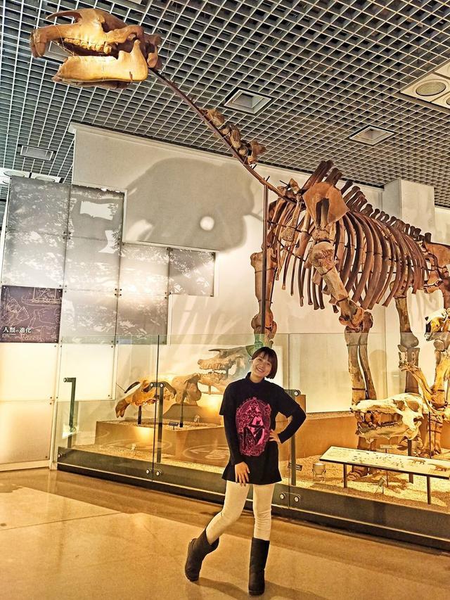 Potret Gaya Rambut Terbaru Leony (sumber : instagram/leonyvh)