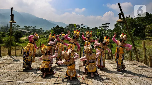 Fashion, Teatrikal dan Tari Nusantara Menyambut Hari Kartini