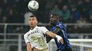 Ketinggalan 0-1, tim tuan rumah bangkit dan tampil menyerang. (Gabriel BOUYS/AFP)