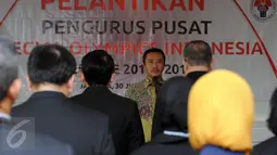 Menpora, Imam Nahrawi (hadap lensa) saat melantik Pengurus Pusat Special Olympics Indonesia (SOIna) di Jakarta, Kamis (30/6). SOIna merupakan organisasi pelatihan dan kompetisi olahraga bagi penyandang Tunagrahita. (Liputan6.com/Helmi Fithriansyah)