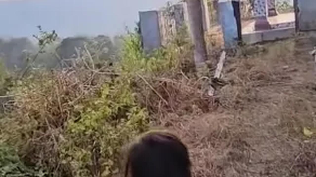 Bocah Tinggal di Kampung Mati
