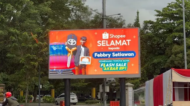 Menangkan Mobil Seharga Rp 1 di Flash Sale Shopee, Wajah Pria 23 Tahun Ini Muncul di Baliho Cimahi