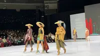 Cantiknya Wastra Tenun Baduy Bergaya Urban di Indonesia Fashion Week 2025. (Dok: Liputan6.com/dyah)