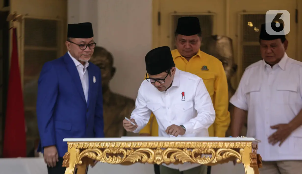 Dalam kesempatan ini, Cak Imin pun menuturkan bahwa sudah berpuluh-puluh tahun PKB hadir di kancah politik, tetapi baru kali ini berkoalisi dengan PAN. "Sudah berpuluh-puluh tahun bersaudara tapi baru ini berkoalisi," katanya. (Liputan6.com/Faizal Fanani)